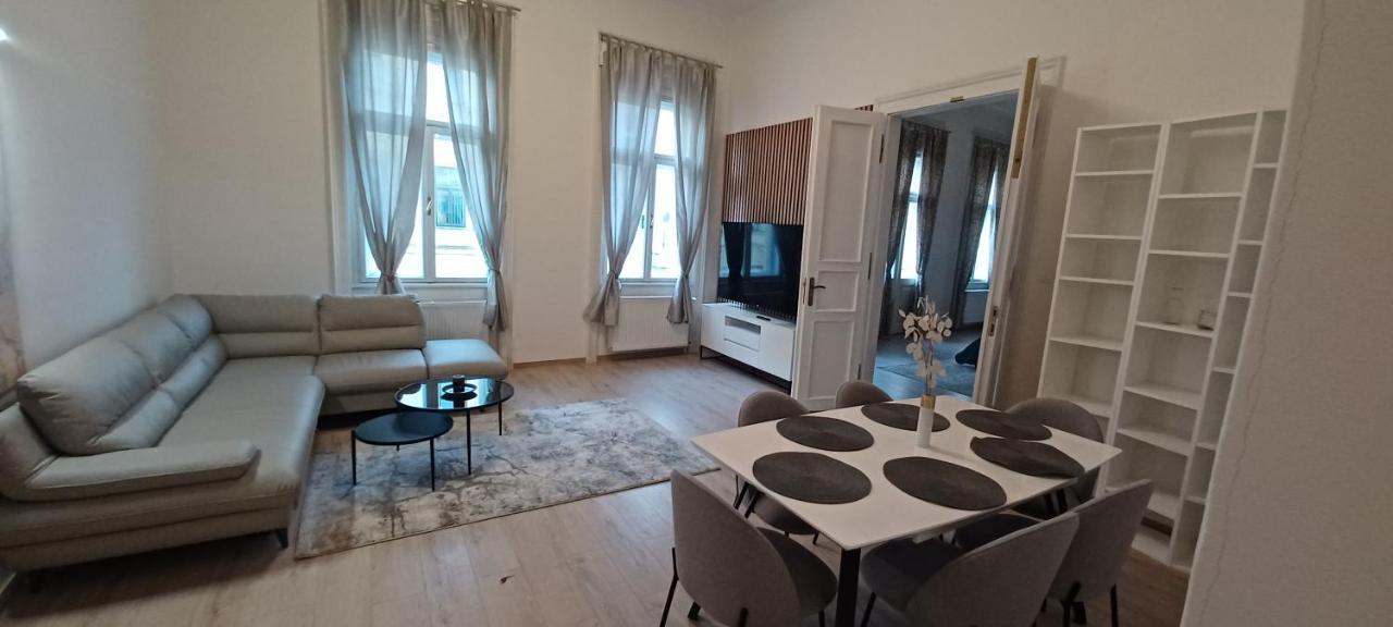 Entrez Apartment 3 - Historical Centre Košice Esterno foto