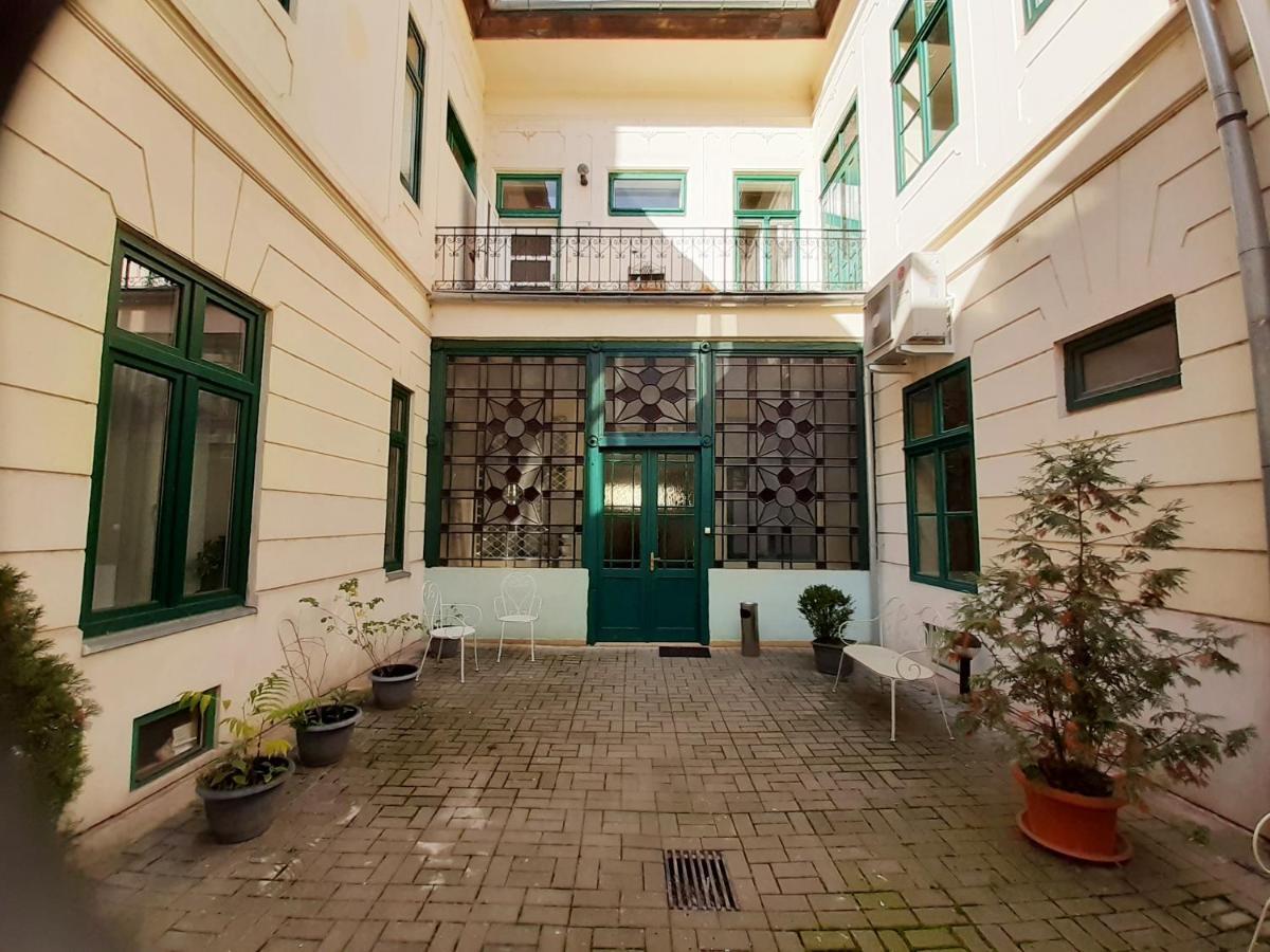 Entrez Apartment 3 - Historical Centre Košice Esterno foto